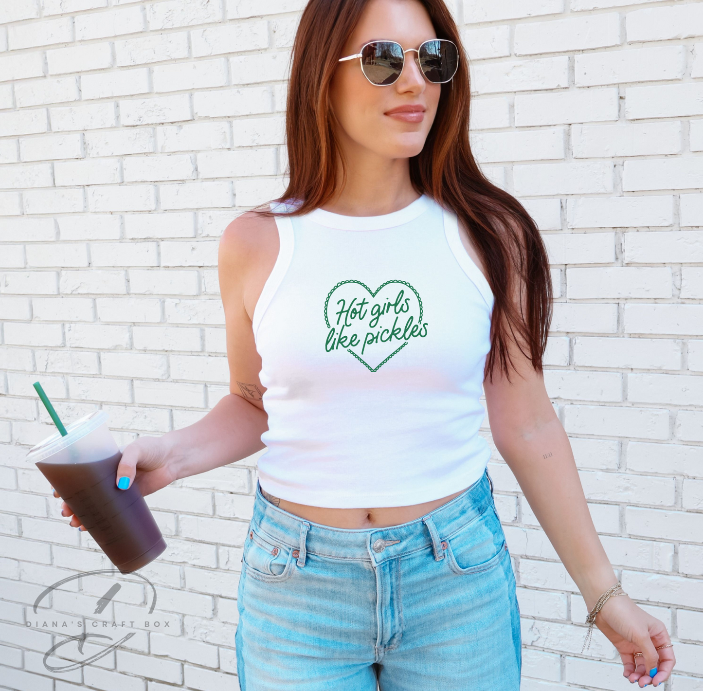 Hot girls like pickles tank top