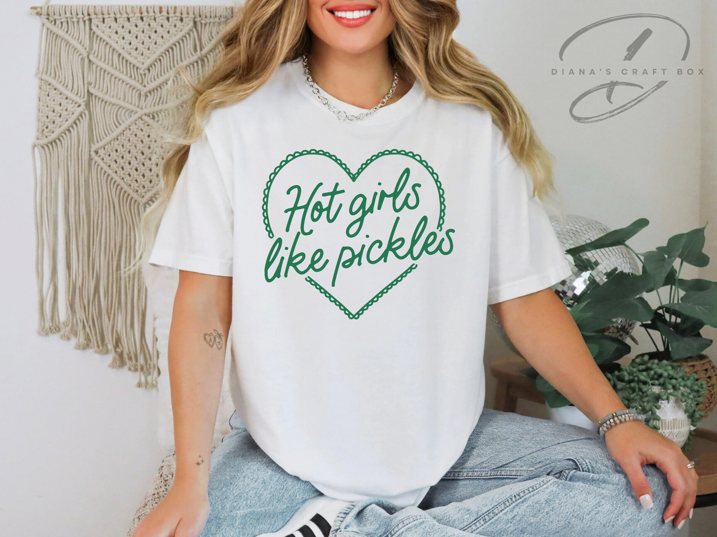 Hot girls love pickles T-shirt