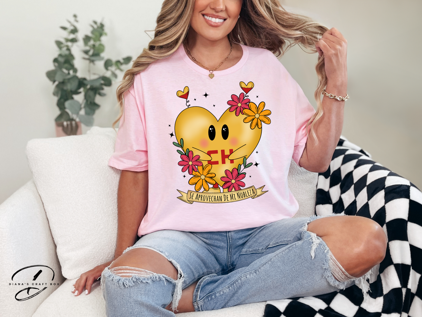 Se aprovechan de mi nobleza T-shirt