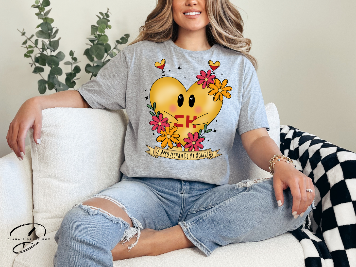 Se aprovechan de mi nobleza T-shirt