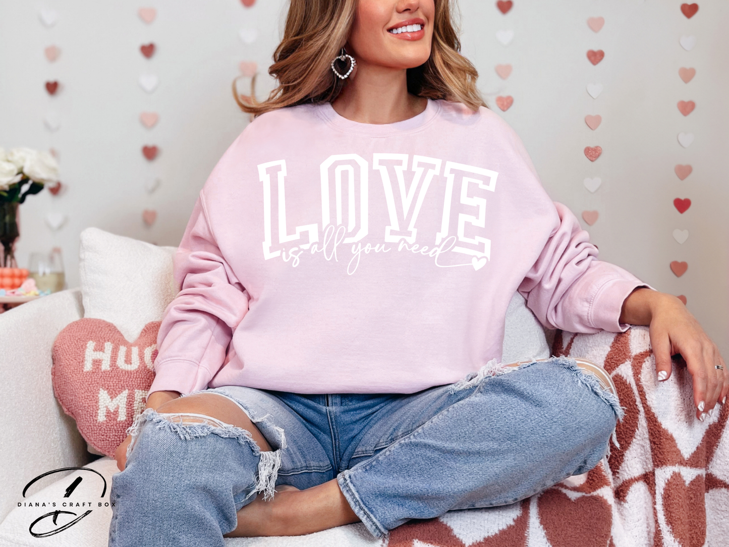 Love is all you need Sweatshirt